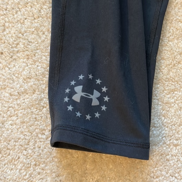 NWT! Under Armour Women’s Capri Leggings Fitted Black Large - Picture 2 of 6